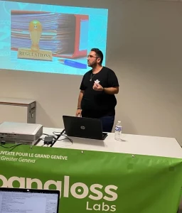Charly Martin (Cryptosagesse) en conférence sur les cryptomonnaies pour Pangloss Labs à Ferney-Voltaire près de Genève.